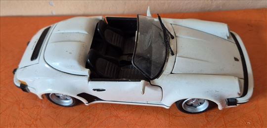 Beli porsche 911 speedster 1989  1/24 carrera