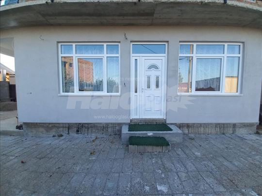 Izdajem namešteno prizemlje kuće za radnike