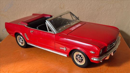 Karmin crveni Ford mustang  1964  Spain Mira 1/18 