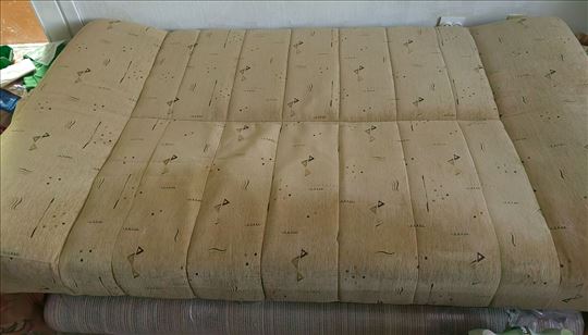 Prodajem nameštaj spavaću sobu iz tri elemetna.