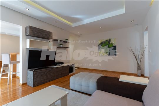 Svetao stan 65m² kod Arene – top lokacija, garaža 