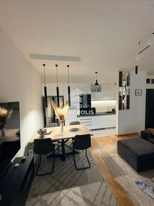 Idealan trosoban stan pogodan i za PP