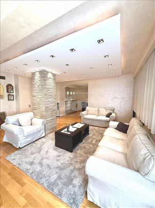 Izdaje se luksuzan četvorosoban stan