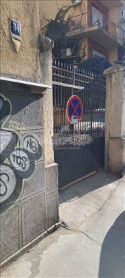 Izdajem garažno mesto 15m2 Vračar, Molerova ulica