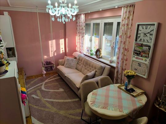 Kompletno namešten - Omladinskog Pokreta !