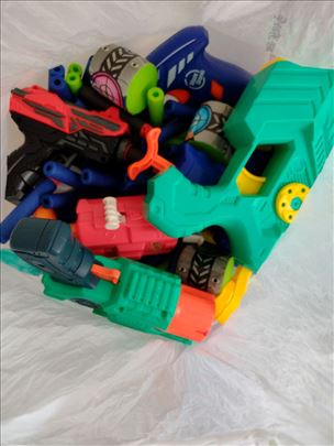 Nerf pištolji, metci, mete i špijunska rukavica