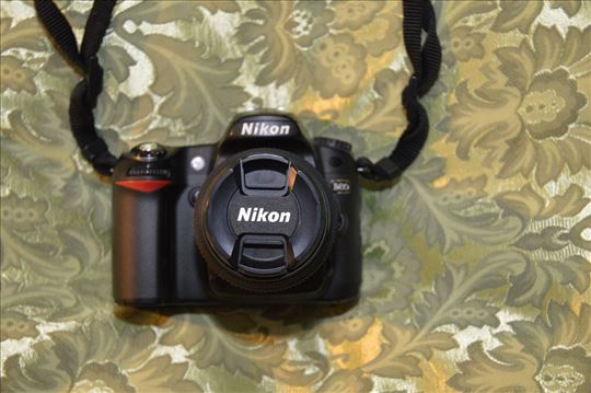 Nikon D80 sa objektivom