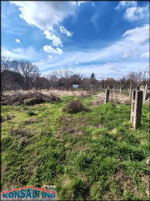 Plac u Staroj Pazovi sa kućom za rušenje,šifra 064