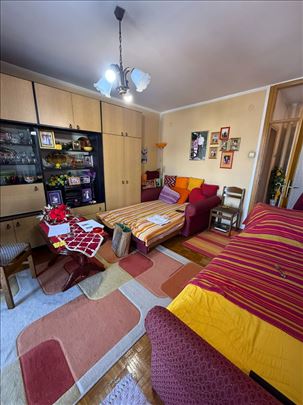 Povoljan, uknjižen stan u Borči