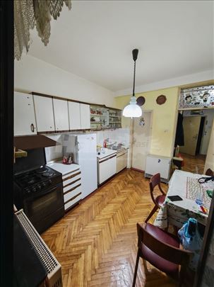 Prodaja stana, Užice