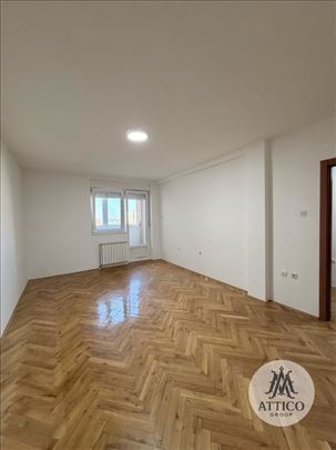 Prodaje se stan – Novi Sad, Novo Naselje, Bulevar