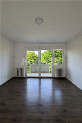 Prodajem stan u centru Obrenovca