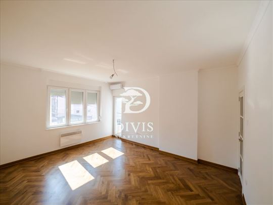 Prodajemo renoviran 3.0 stan, Južni bulevar, 78m2