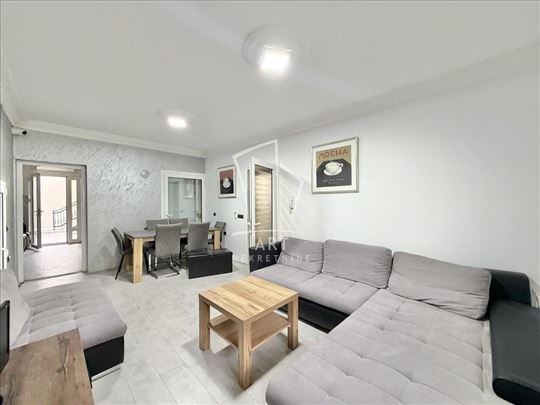 Prostrana kuća, centar Zemuna, pogled na Gardoš ID