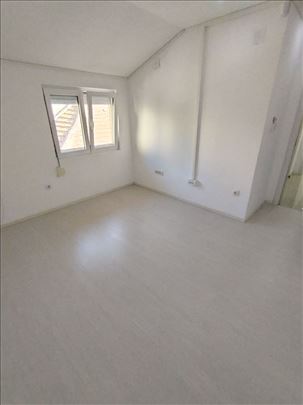 Top,Pašino brdo, 180m2, kancelarija,terasa,parking