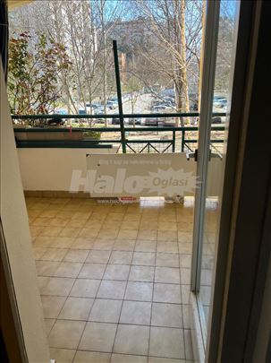 Dvoiposoban, 1.sprat. CG. Uknjizen. Topla voda. 