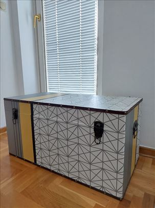 Ukrasna kutija kovčeg za odlaganje stvari