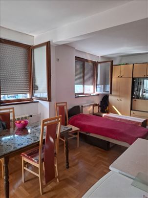Vračar, Crveni krst - 65m , 2,5 stan