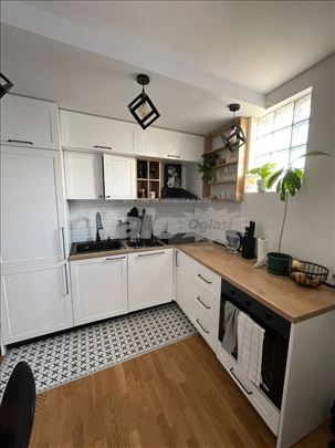 2,5s nov stan u centru, sa garažom (Dom vojske)