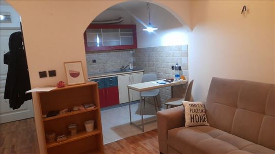 Izdaje se funkcionalan 1.5 stan - Braće Jerković