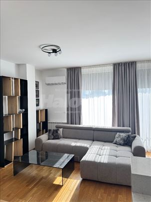 Lux stan, trosoban Banjica, namešten