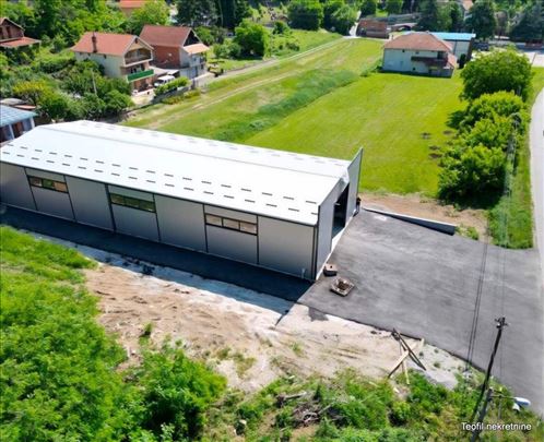 Na glavnom putu ulaska u Grocku, 500m2+parking