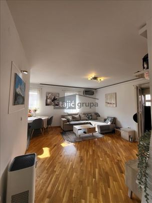 Namešten, velika terasa, parking mesto 