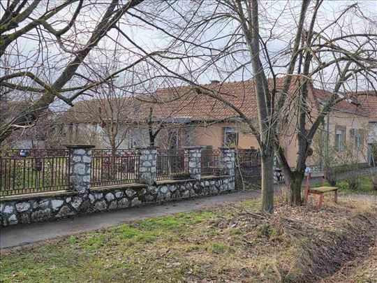 Surčin - Petrovčić, glavna ulica-centar, uknjiženo