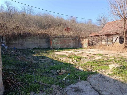 Bukovac plac 1044m2 gradjevinsko zemlj. Hitno