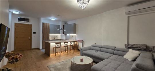 Luksuzan dvosoban stan u zgradi "Zepterra" 