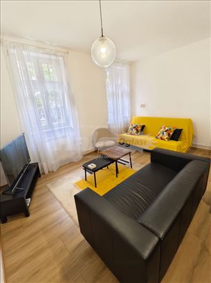 Namešten, renoviran stan na odličnoj lokaciji