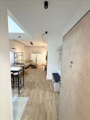 Nov 2.0 opremljen stan Altina-Zemun