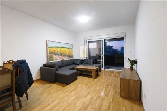 Nov 2,5 stan, kompletno namešten+parking mesto