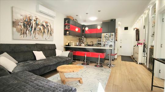 Noviji, 53m2,Svetao,Bez Buke, Garažno mesto 