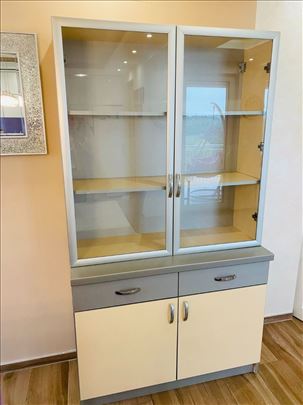 Prodajem ocuvanu komodu