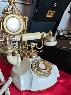 Stari stilski telefon 