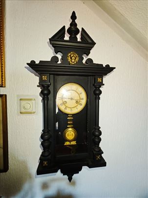 Stari zidni sat navijac