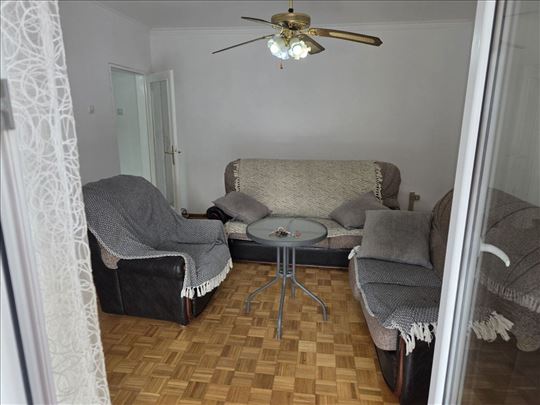 Trosoban stan Barajevo visoko prizemlje