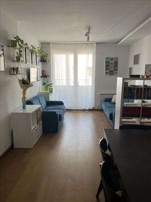 Trosoban stan na Bulevaru Evrope