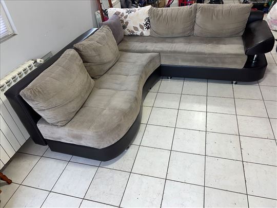 Ugaona Garnitura Na Razvlacenje U Lezaj