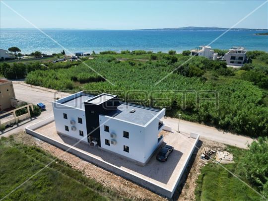 Zadar -Stan u prizemlju s vrtom 150 metara od mora