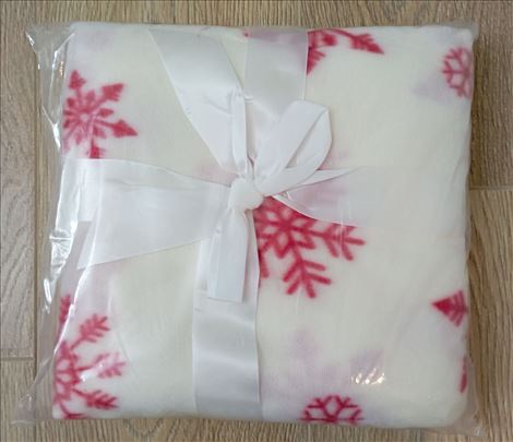 Belo novogodišnje ćebence 