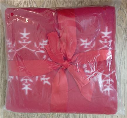 Crveno novogodišnje ćebence 