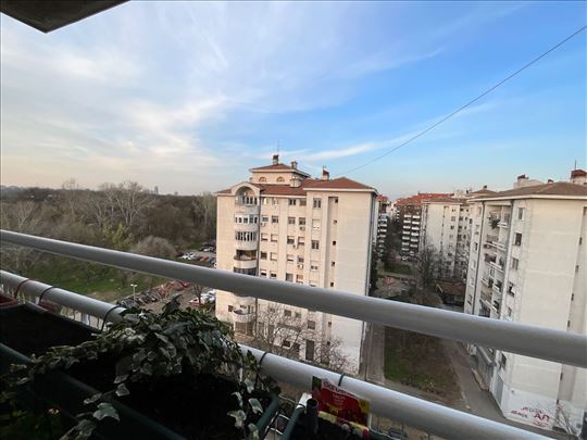 Čukarička Padina – uknjižen 3.5 stan sa lepim pogl