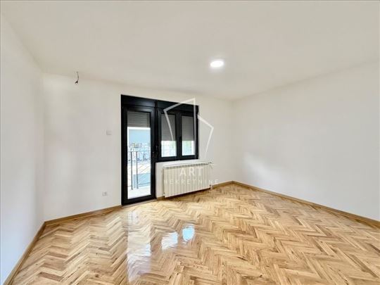 Ekskluzivna, trospratna kuća idealna za porodice I