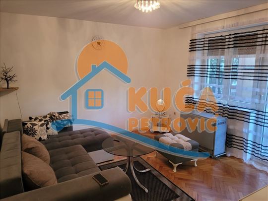 Izdaje se odličan stan kod Medicinskog fakulteta,