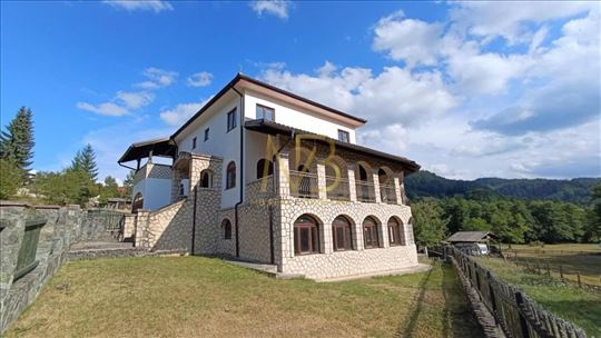 Izuzetna investiciona prilika! Mokra Gora, kuća 53