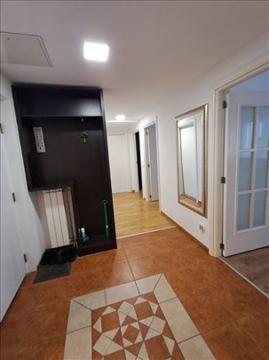 Komforan stan sa garažom kod Kalenić pijace