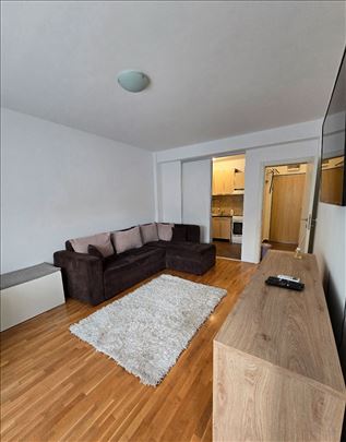 Kompletno namešten, niski troškovi