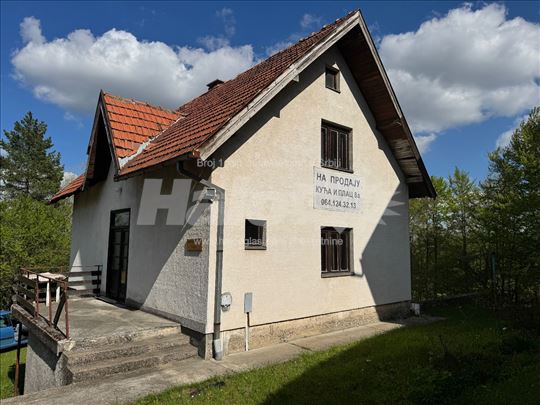 Kuća na prodaju na Zlatiboru sa preko 8 ari placa